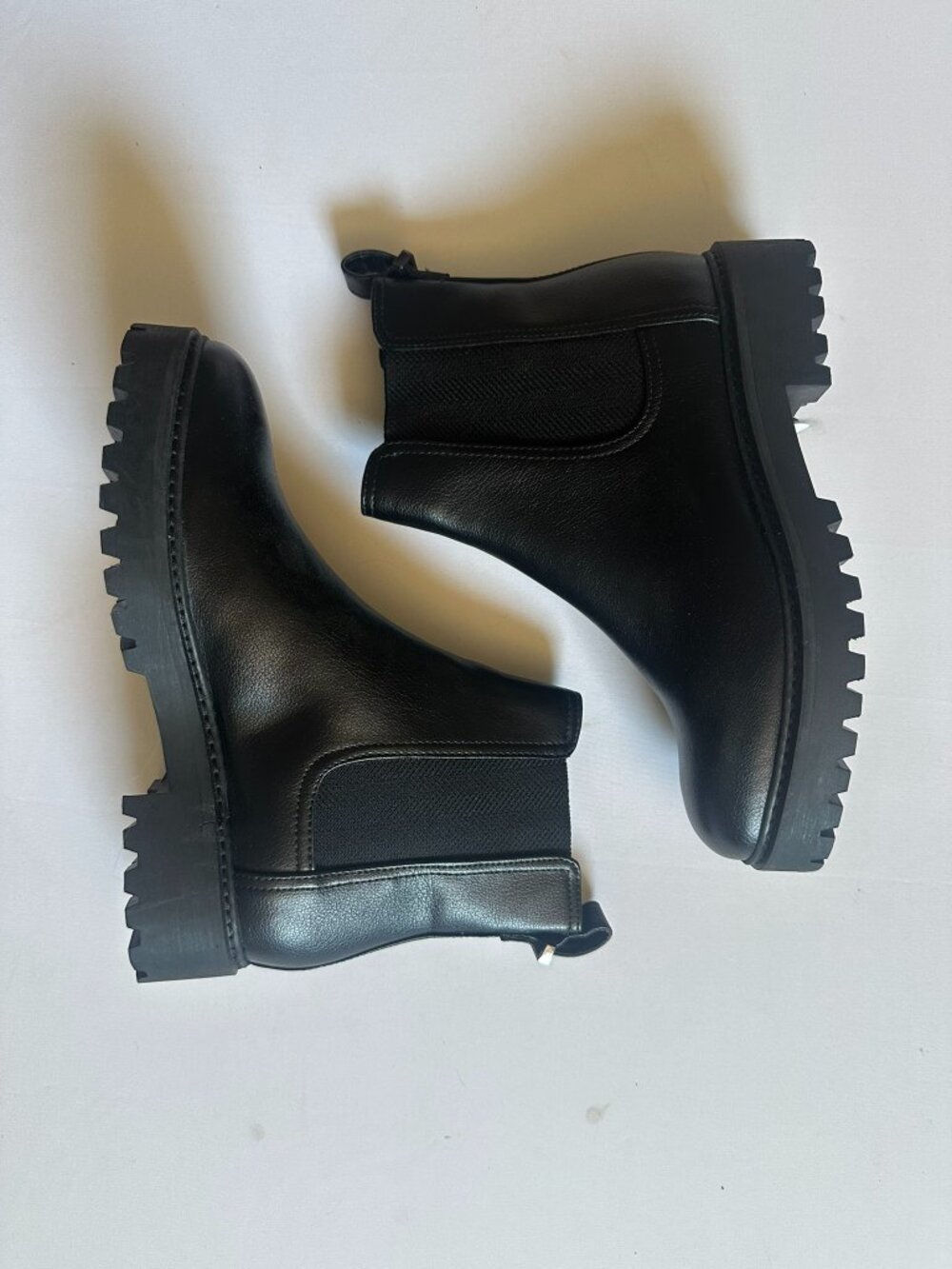 Reaction by Kenneth Cole black size 7 Chelsea boots- Salt Lug Chelsea